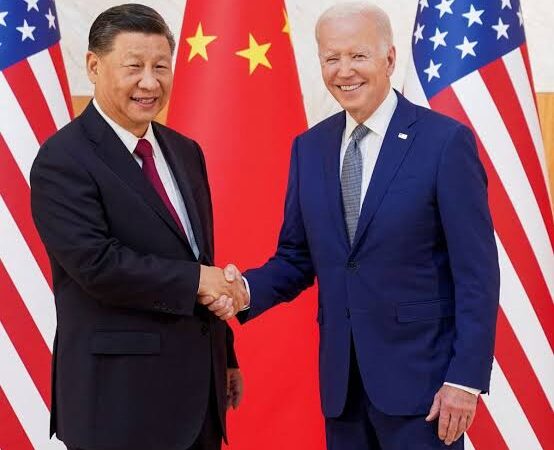 PRESIDENTE DOS EUA JOE BIDEN E PRESIDENTE DA CHINA XI JINPING SE ENCONTRARAM E TENTAM REDUZIR ATRITO