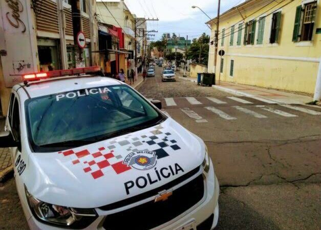 UMA MULHER E UMA MENOR DE IDADE SÃO PRESAS APÓS FURTO EM LOJA NO CENTRO DE GUARATINGUETÁ