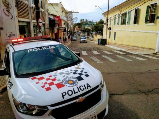 UMA MULHER E UMA MENOR DE IDADE SÃO PRESAS APÓS FURTO EM LOJA NO CENTRO DE GUARATINGUETÁ