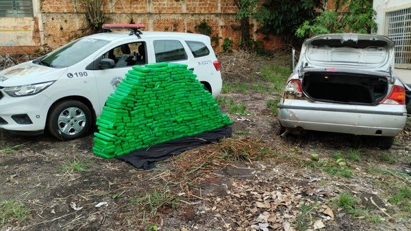 POLÍCIA RODOVIÁRIA FEDERAL PRENDE VEÍCULO ABANDONADO COM MAIS DE MEIA TONELADA DE DROGA