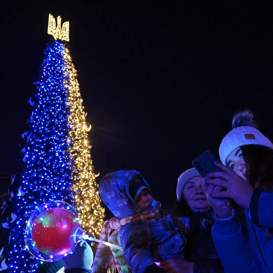 EM MEIO A GUERRA UCRÂNIA SE PREPARA PARA CELEBRAR NATAL EM 25 DE DEZEMBERO