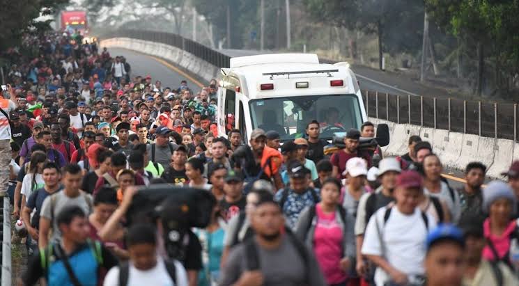 MAIS DE 11 MIL MIGRANTES ESPERAM PARA ENTRAR NOS EUA PELA FRONTEIRA COM MÉXICO