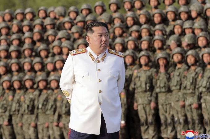 KIM JONG-UN COLOCA FORÇAS ARMADAS DA COREIA DO NORTE EM PRONTIDÃO