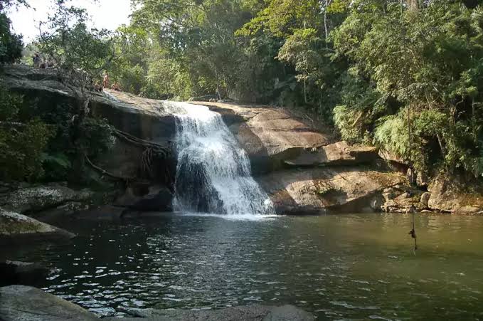 HOMEM MORRE AFOGADO EM CACHOEIRA NA CIDADE DE UBATUBA