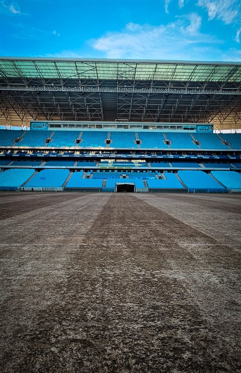 SÃO INICIADAS A LIMPEZA DA ARENA DO GRÊMIO APÓS ÀS AGUAS SE ABAIXAREM, CONFIRA ÀS IMAGENS: