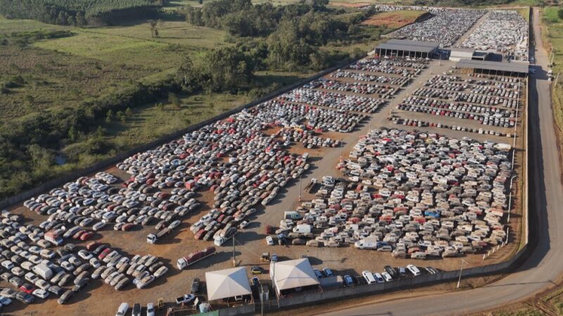 CARROS QUE FORAM AFETADOS PELA ENCHENTES SÃO LEILOADOS PELA METADE DO PREÇO NO RIO GRANDE DO SUL