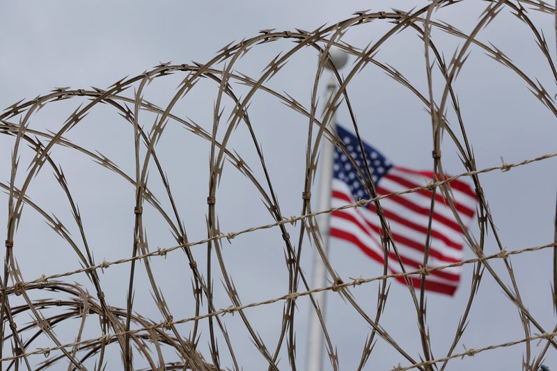 Trump diz que vai preparar instalação para imigrantes na Baía de Guantánamo