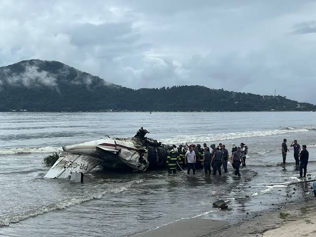 Aeronave de pequeno porte cai na cidade de Ubatuba