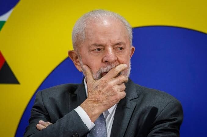 Após Presidente dos EUA Donald Trump impor novas tarifas de 50% ao Brasil, Lula convoca reunião de emergência