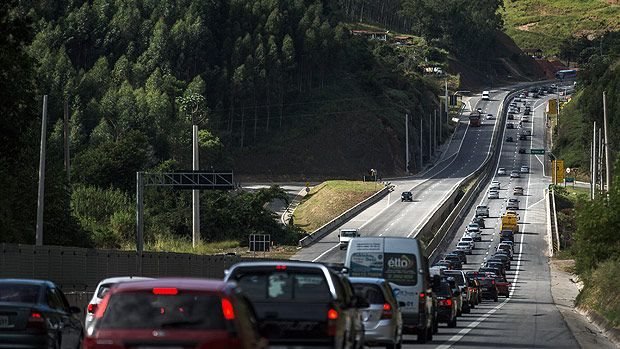Rodovia dos Tamoios deve registrar passagem de cerca de 190 mil veículos no feriado prolongado