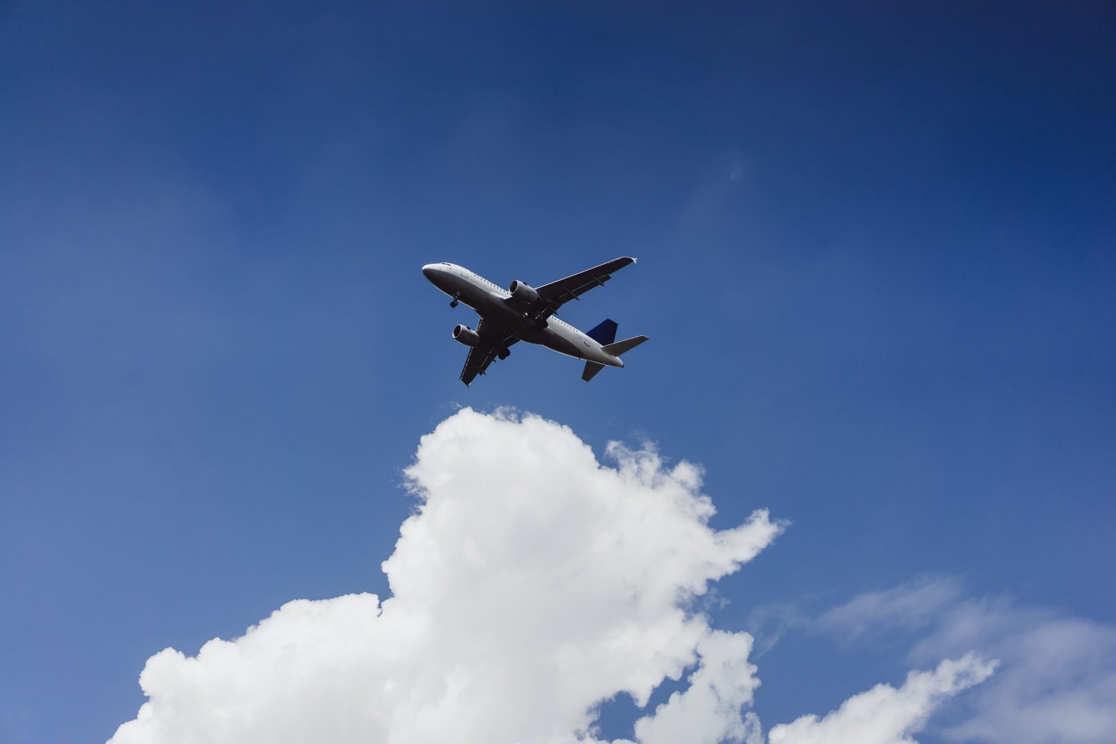 Preço do querosene de aviação sobe novamente e aumenta pressão sobre companhias aéreas